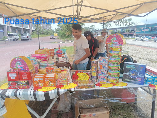 Gerai Mercun tepi Petronas Pasir Penambang Kuala Selangor